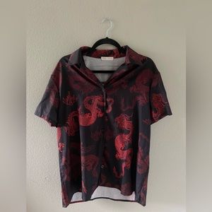 Hi everyone, Om selling this fun button down dragon shirt.